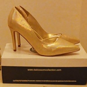 De blossom Gold tone 4.5 inch high heeled shoes size 8.5